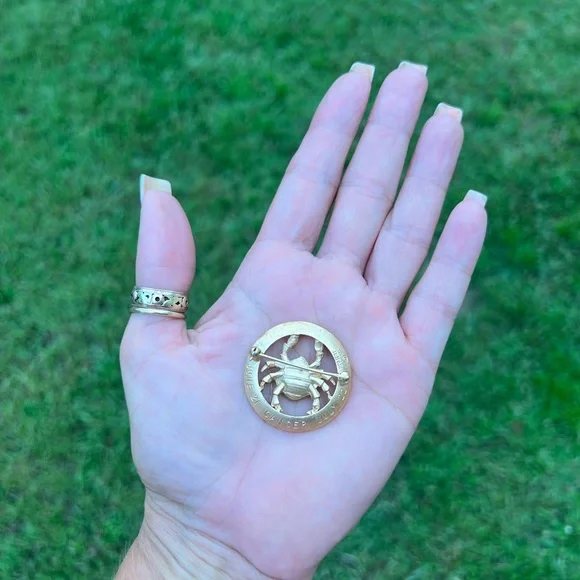 Vintage Crown Trifari 1969 Cancer Zodiac Brooch Gold-tone Astrology Crab - Picture 7 of 17